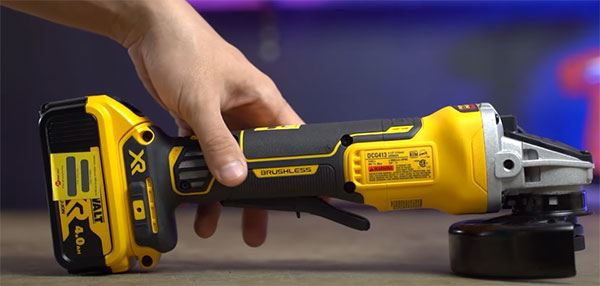 Máy cắt dùng pin Dewalt chính hãng tại Thiết Bị Thiên Tân