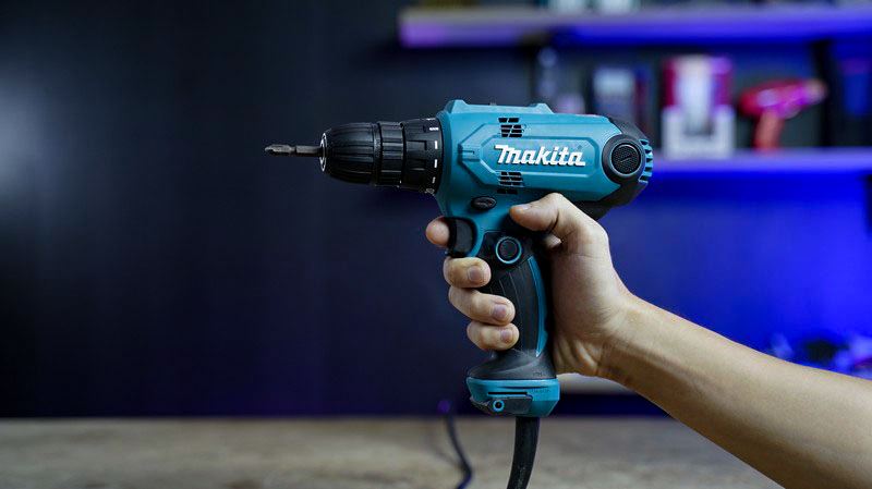 Máy vặn vít và khoan Makita DF0300