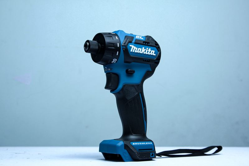 Máy khoan vặn vít Makita DF032DZ dùng pin 12V (solo)