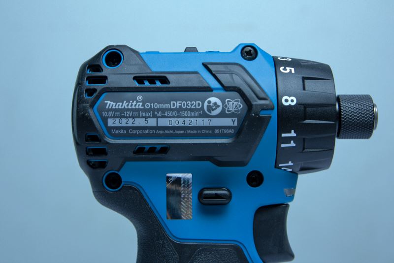 Máy khoan vặn vít Makita DF032DZ dùng pin 12V (solo)