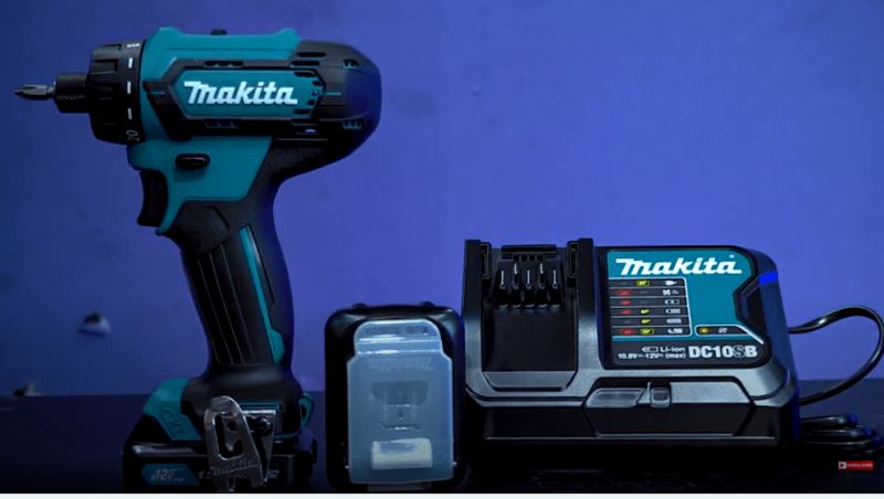 Máy khoan và vặn vít Makita DF033DSYE dùng pin (12V Max)