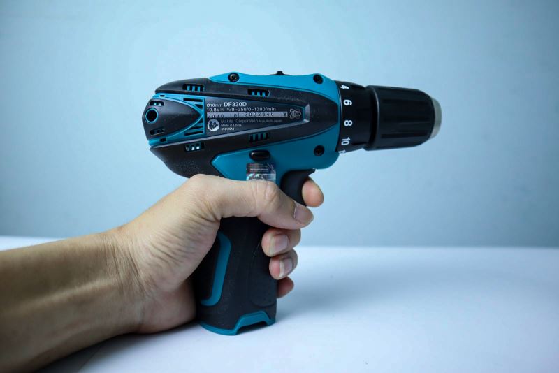 Máy khoan vặn vít Makita DF330DZ dùng pin 10.8V (solo)