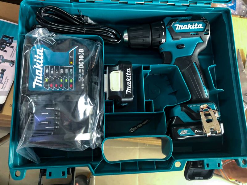 Máy khoan vặn vít Makita DF332DSAE dùng pin 12V