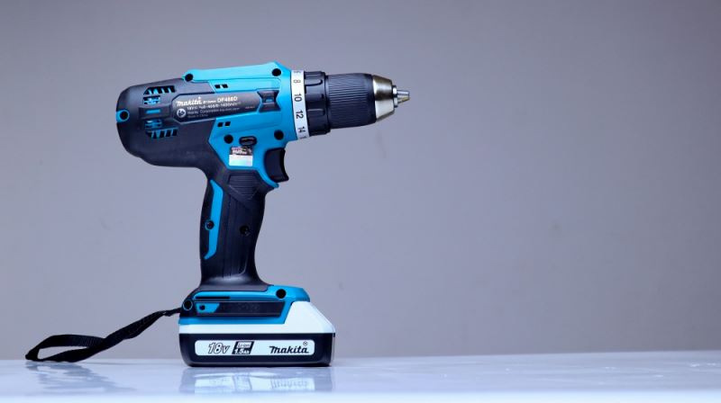 Máy khoan vặn vít Makita DF488DWAE dùng pin 18V