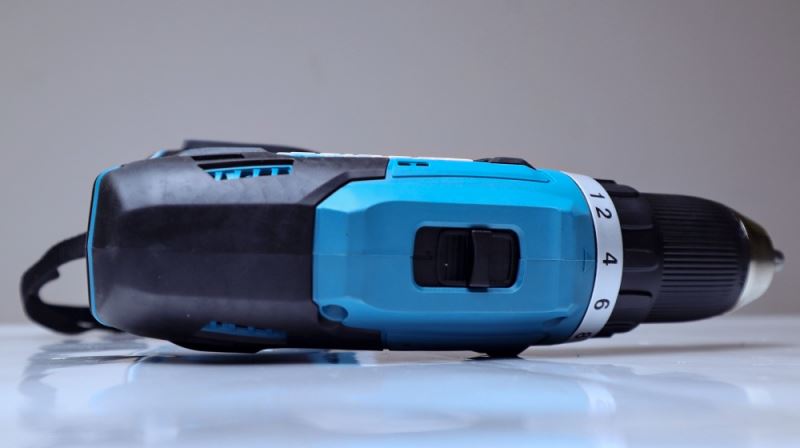Máy khoan vặn vít Makita DF488DWAE dùng pin 18V