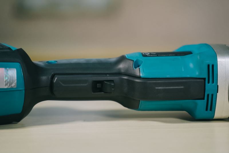 Máy mài góc Makita DGA408RTJ1 dùng pin 18V