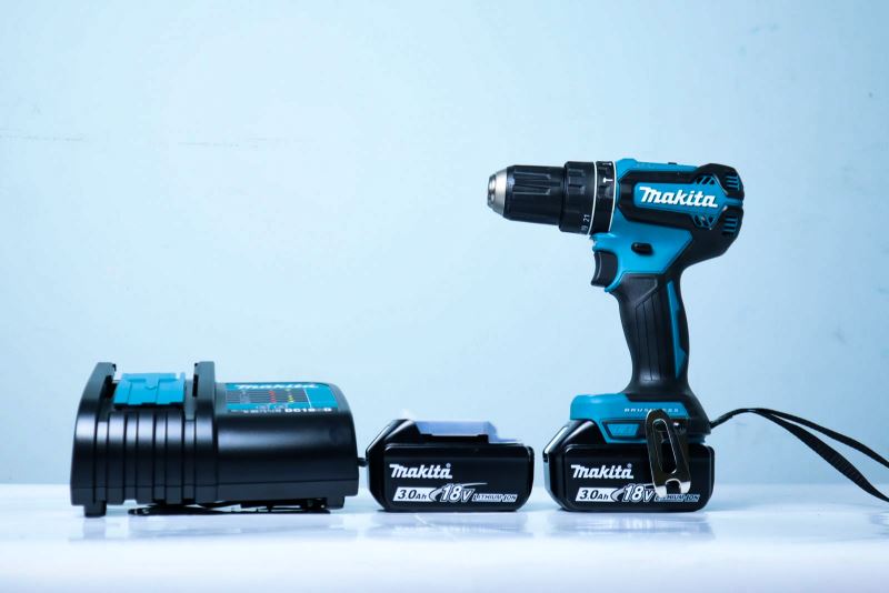 Máy khoan động lực Makita DHP485SFE dùng Pin