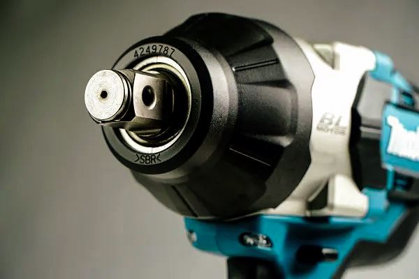 Máy siết bu lông Makita DTW1001Z dùng pin 18V (solo)