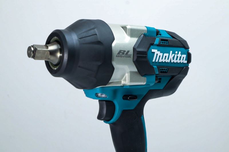 Máy siết bu lông Makita DTW1002RTJ dùng pin 18V