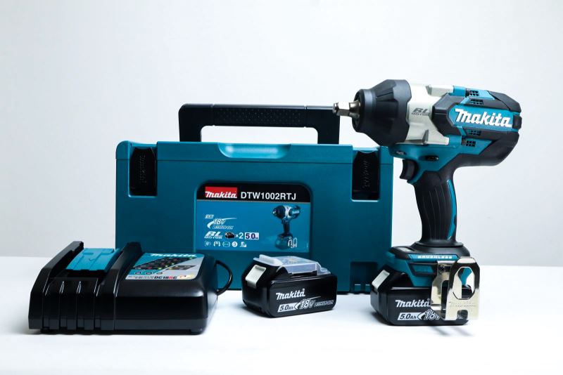Máy siết bu lông Makita DTW1002RTJ dùng pin 18V