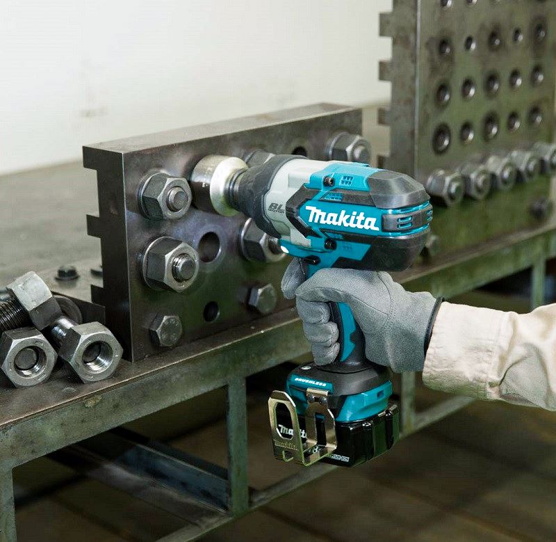 Máy siết bu lông Makita DTW1002Z dùng pin 18V (solo)