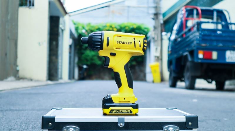 Bộ máy khoan vặn vít dùng pin (12V) Stanley SCHI121S2FK