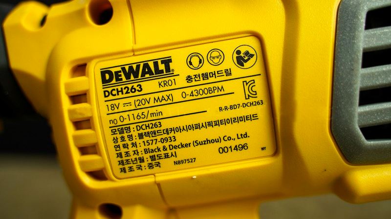 Máy khoan bê tông DeWalt DCH263P1 dùng pin 20V Max