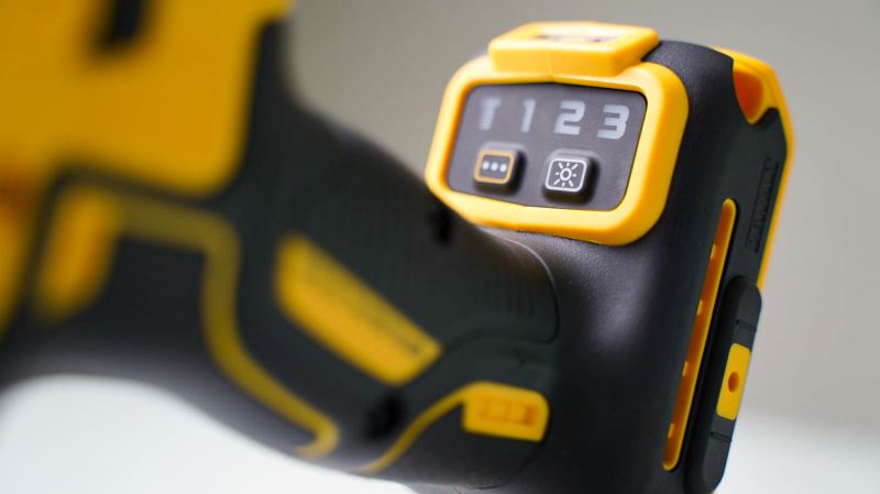 Máy siết bu lông DeWalt DCF892P2 dùng pin 20V