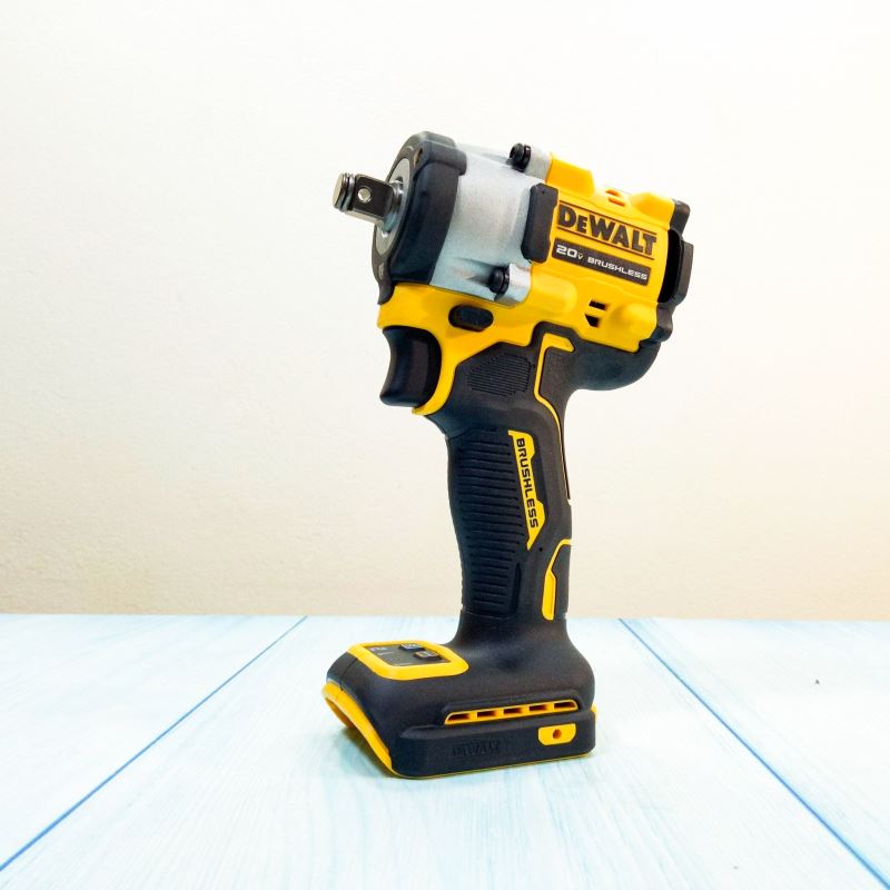 Máy siết bu lông DeWalt DCF921P1T dùng pin 20V