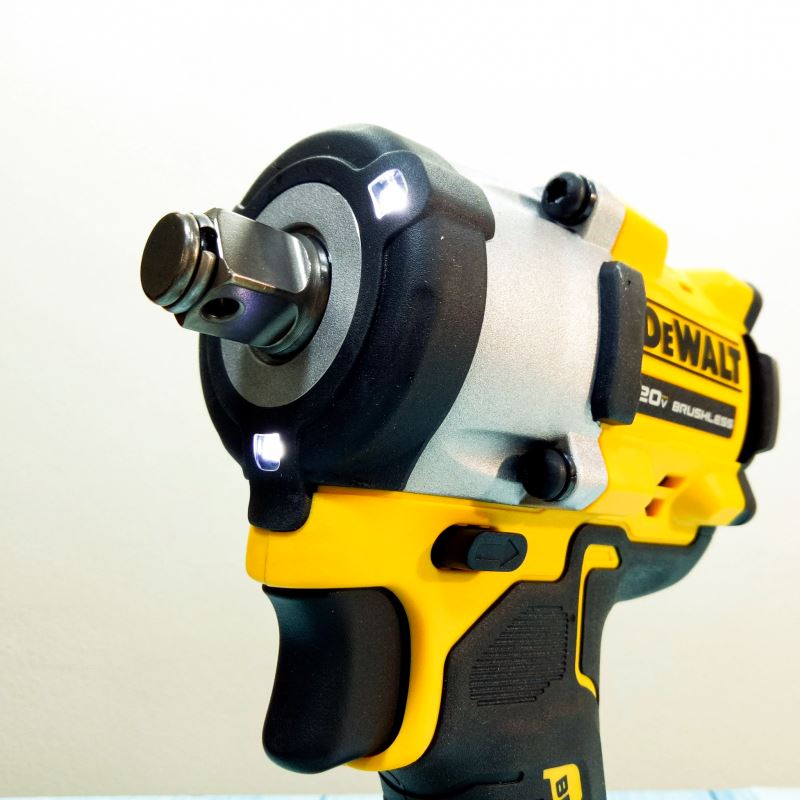 Máy siết bu lông DeWalt DCF921P1T dùng pin 20V