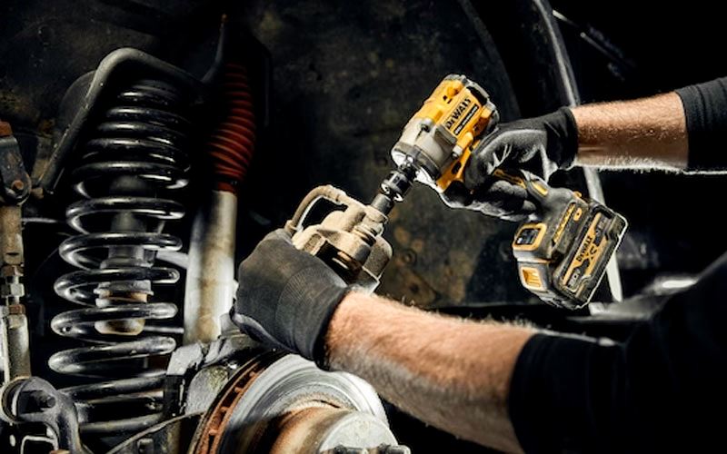 Máy siết bu lông DeWalt DCF921P1T dùng pin 20V