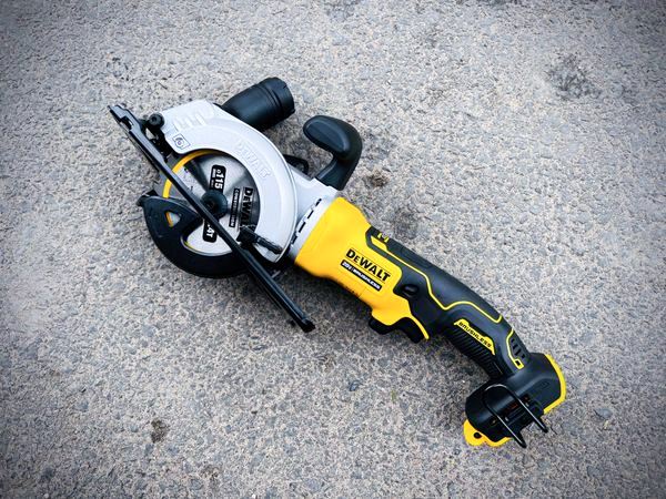 Máy cưa đĩa Dewalt DCS571M2 pin 115mm 18V