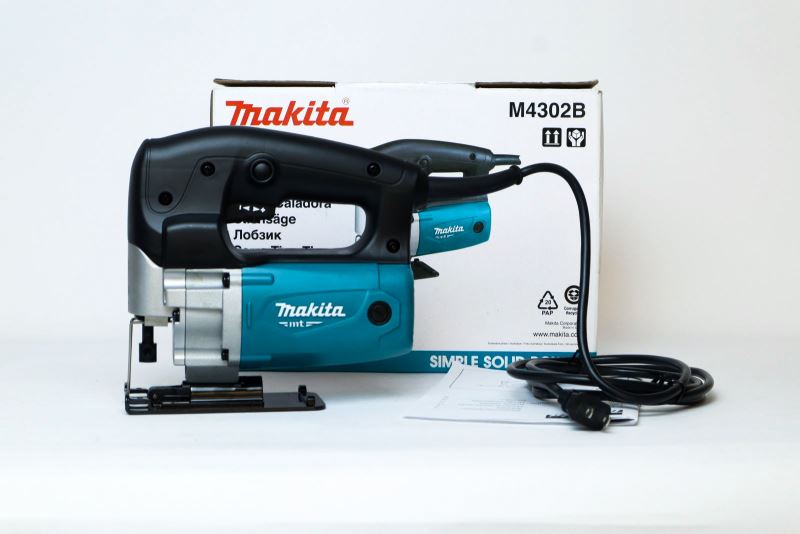 Máy cưa lọng M4302B Makita