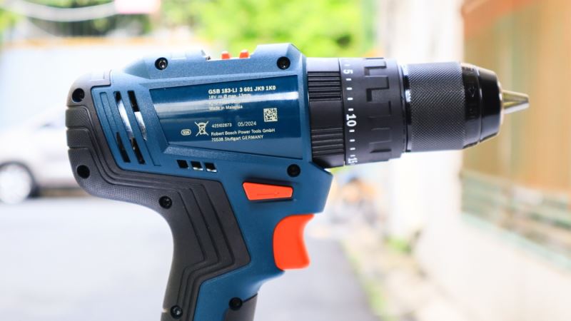 Máy khoan động lực Bosch GSB 183-LI dùng pin 18V