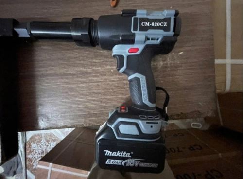 Máy đột lỗ xà gồ Changyou CM-620CZ dùng pin