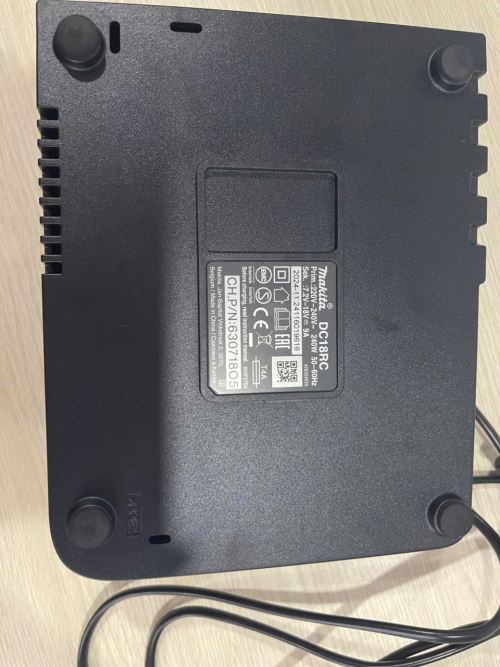 Đế Sạc Pin Nhanh Makita DC18RC