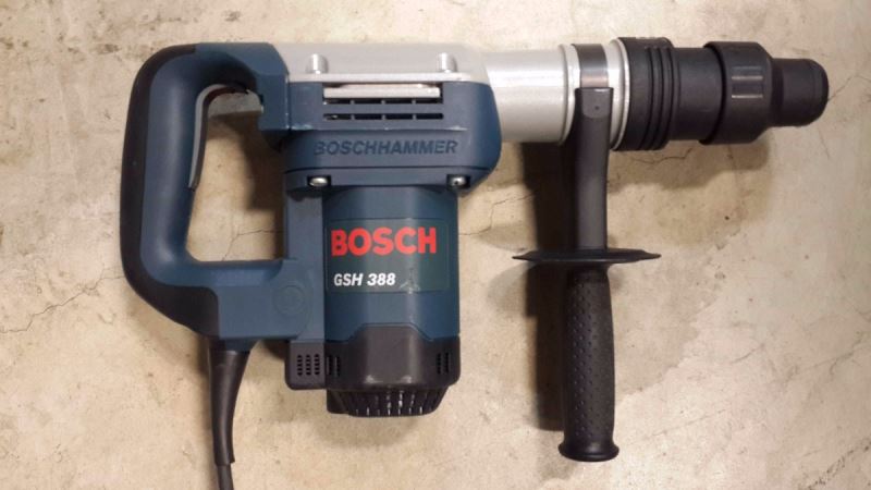 May-duc-be-tong-Bosch-GSH-388-1050W