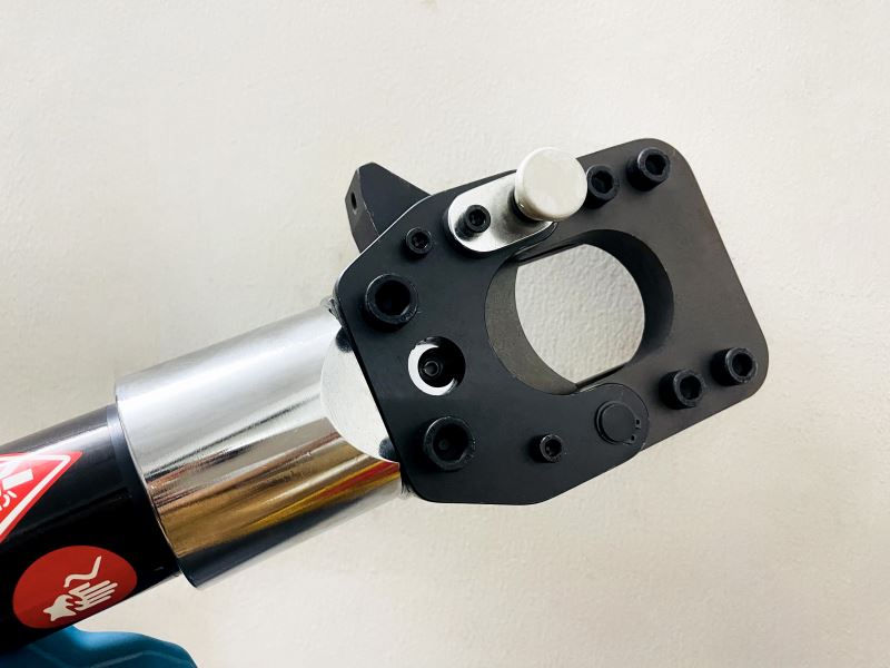 Máy Ép Cốt Kiêm Cắt Cáp Thủy Lực Dùng Pin EM-50/400