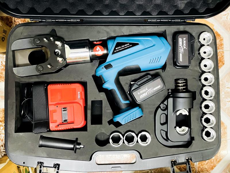 Máy Ép Cốt Kiêm Cắt Cáp Thủy Lực Dùng Pin EM-50/400