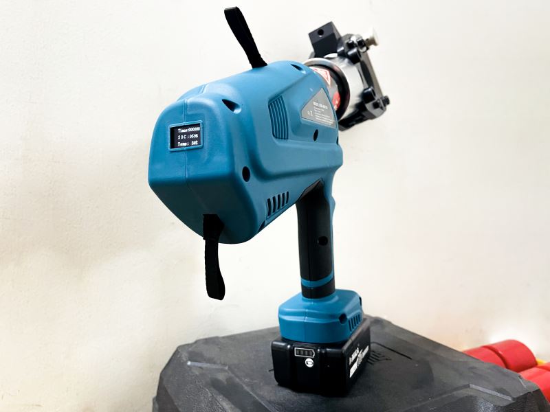 Máy Ép Cốt Kiêm Cắt Cáp Thủy Lực Dùng Pin EM-50/400