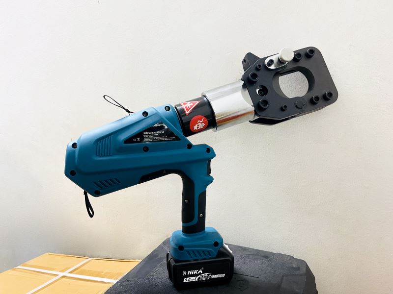 Máy Ép Cốt Kiêm Cắt Cáp Thủy Lực Dùng Pin EM-50/400