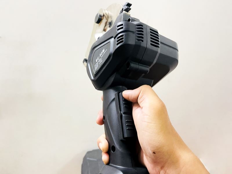 Kìm Cắt Cáp Thủy Lực Dùng Pin EC-50M