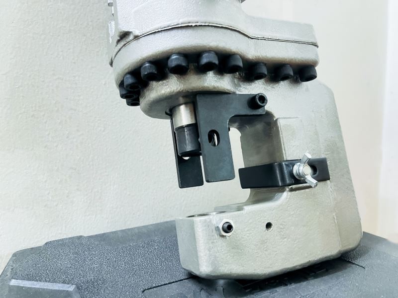 Máy đột lỗ thủy lực MHP 20